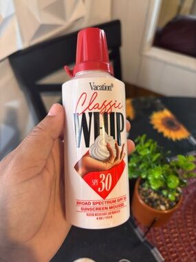 Vacation Classic Whip SPF 30 Sunscreen Mousse - White & Red